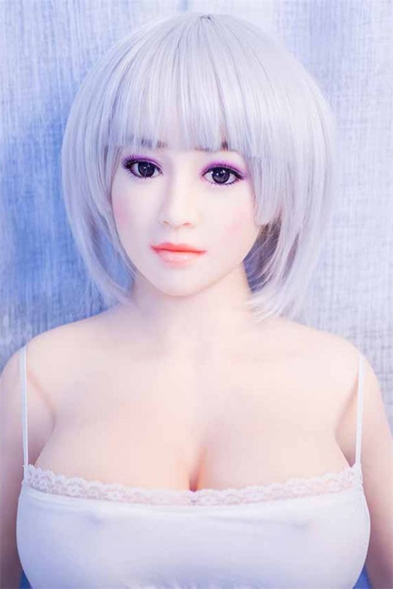 echte liebespuppe mit kurzen Haaren